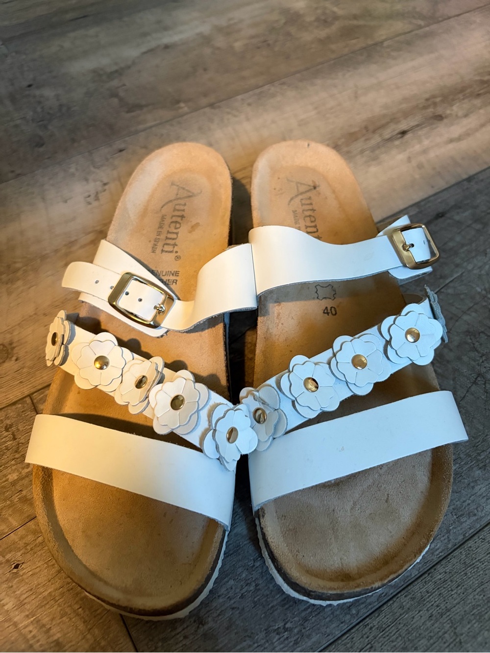 Autenti White Floral Double-Strap Slide Sandals